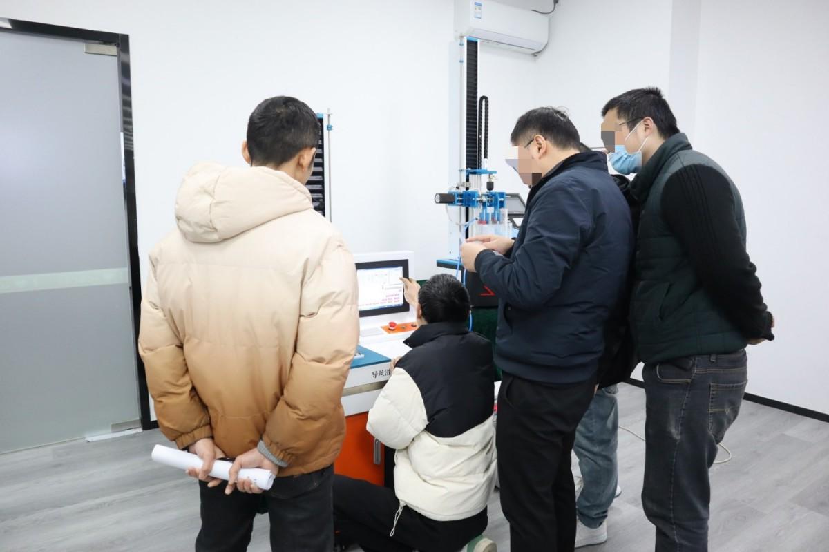 导丝滑动性能测试仪：江苏某公司莅临我司上海理涛进行设备考察