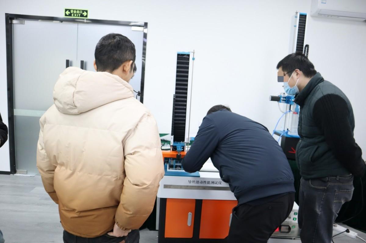 导丝滑动性能测试仪：江苏某公司莅临我司上海理涛进行设备考察