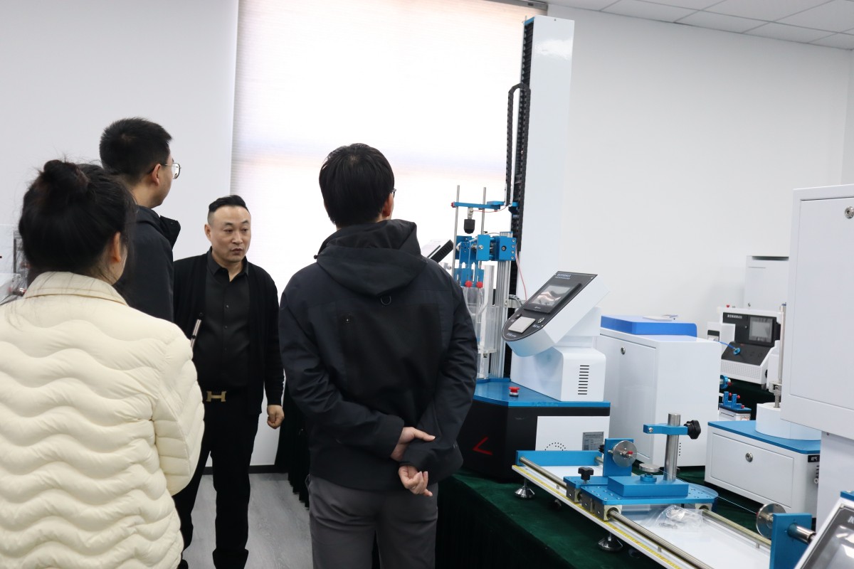 导管爆破及动力注射中流量与压力测试仪：上海某公司莅临我司上海理涛