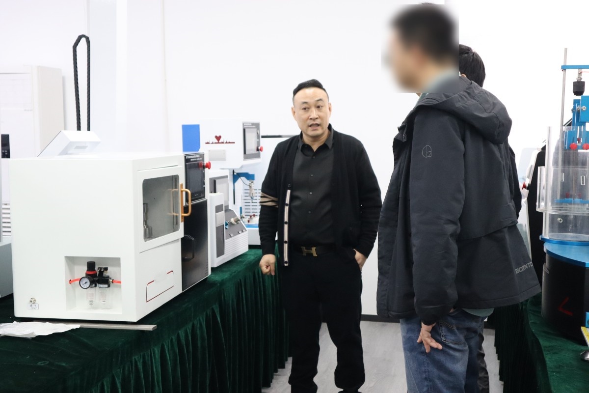 导管爆破及动力注射中流量与压力测试仪：上海某公司莅临我司上海理涛